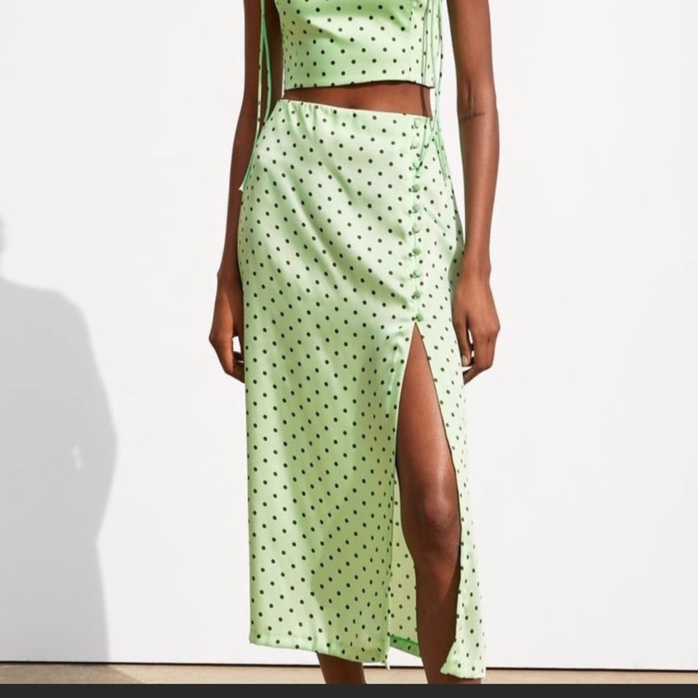 Zara Satin Feel Green High Waisted Polka Dot Skirt in a Size XS.
